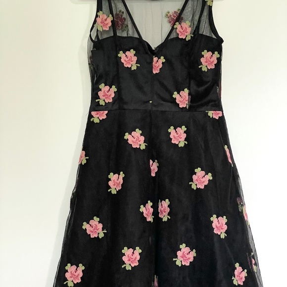 50s style party dress with embroidered flowers - Picture 1 of 5